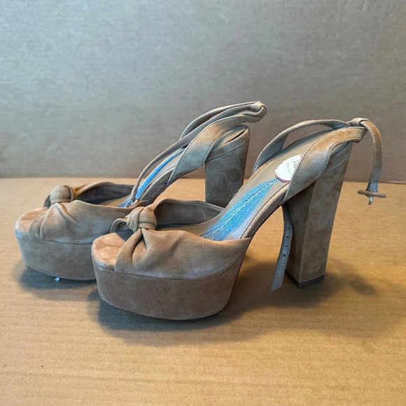 Brian Atwood Vero Cuoio tan heels, size 6, 5" high, knot front - Picture 1 of 8